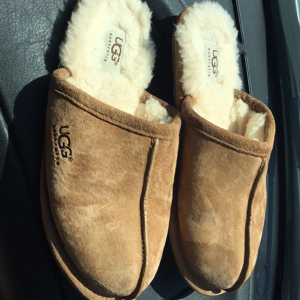 Ugg Scuff Suede Slippers Size 7 (run small)